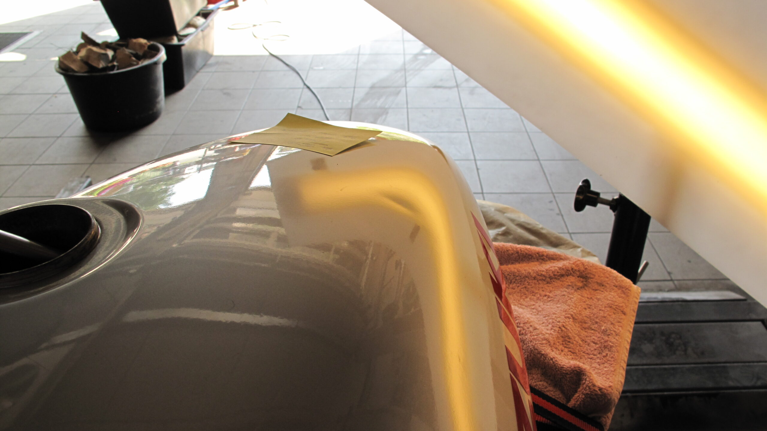 Motorrad Tank vorher